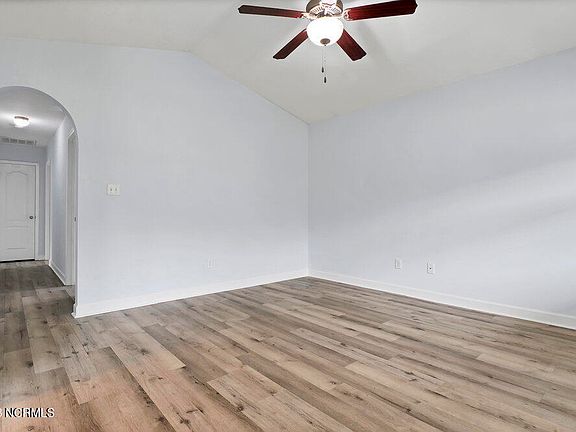 4th image of 414 Blue Pennant Court