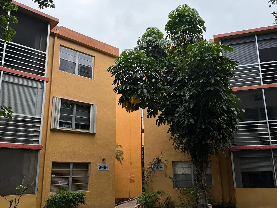 4394 NW 9th Ave #20-1A