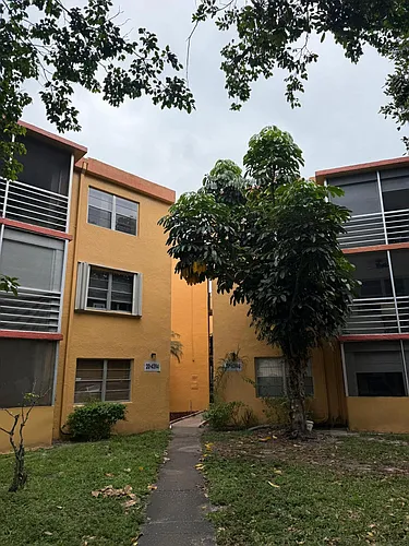 4394 NW 9th Ave #20-1A Photo 1