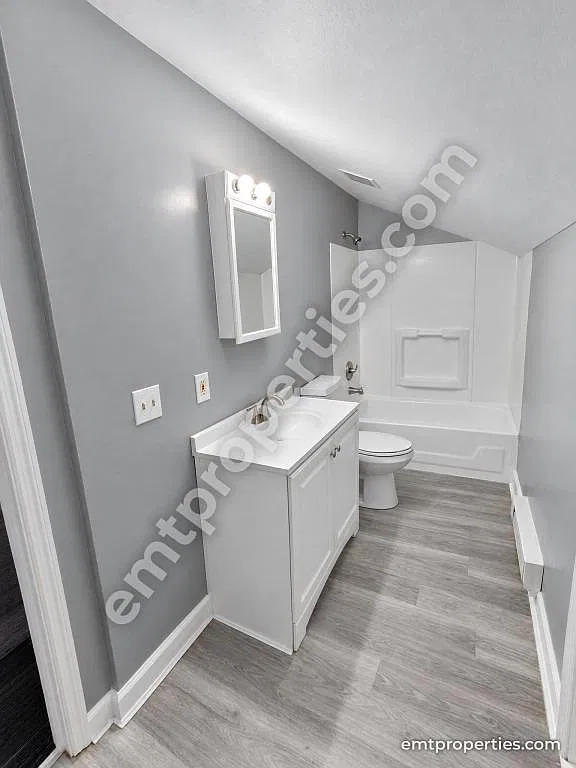 1751 E 30th St — Photo 2