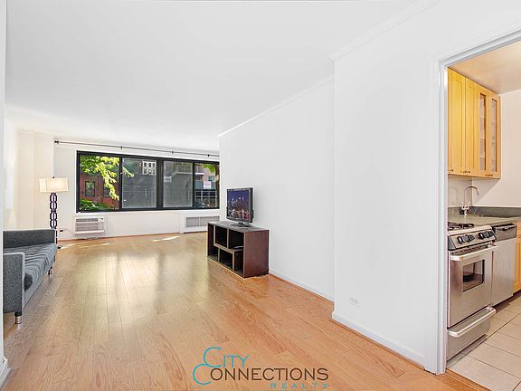 3rd image of 372 Central Park W APT 1U