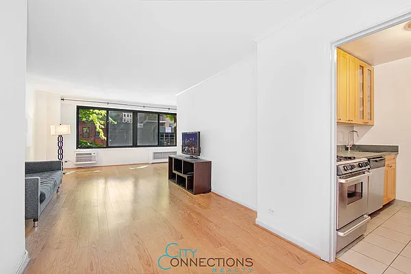 Rented by City Connections Realty | media 9