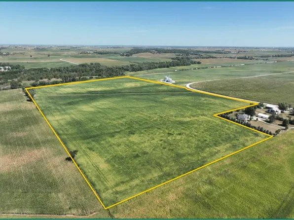 77th Street Trl, Norway, IA 52318