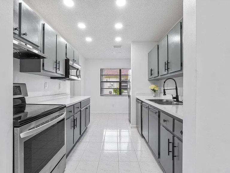 1620 Granfern Ave #1620 — Photo 7