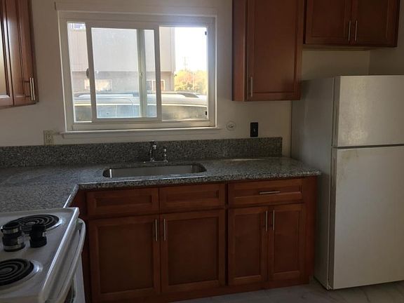 2nd image of 581 Avalani Ave APT 4