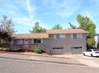 209 NE 9th St, Oakland, OR 97462