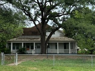 425 W 3rd St, Crawford, TX 76638