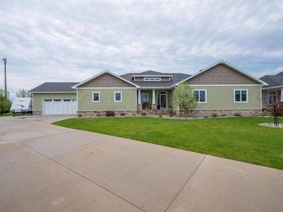 5600 E Prairiewood Dr, Grand Forks, ND, 58201