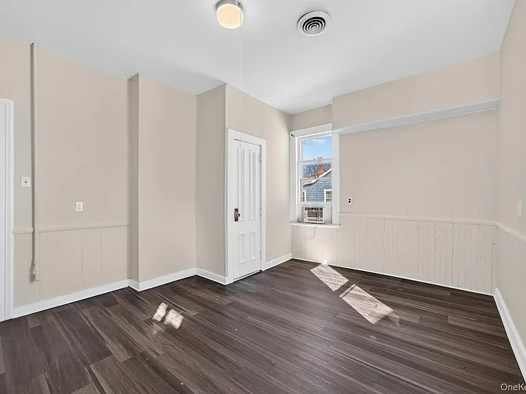 82 Jersey Ave — Photo 32