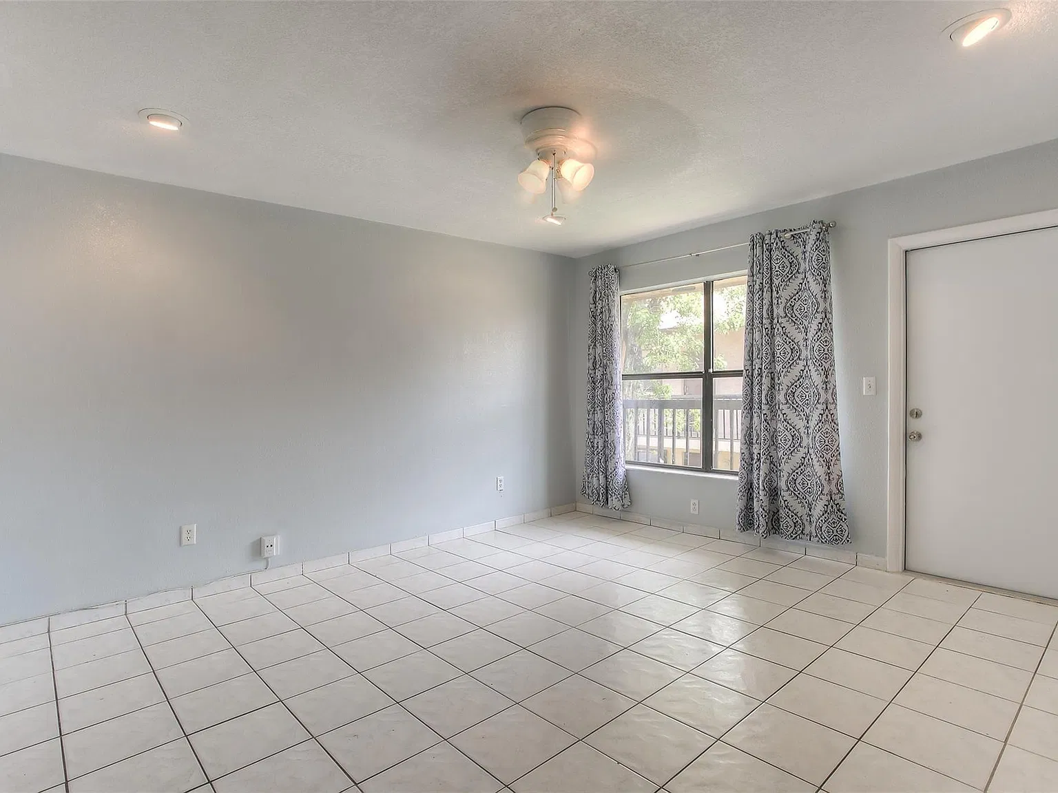 2 bed, 2.0 bath, 750 sqft, $2,050 — Photo 4