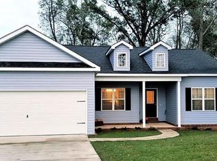 111 Village Ln, Headland, AL 36345