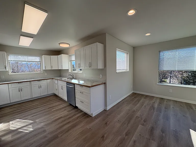 2210 N Arden Ct #B — Photo 2