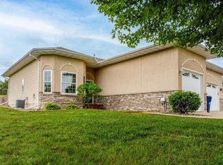 5136 Sweet Water Cir, Waterloo, IA 50701