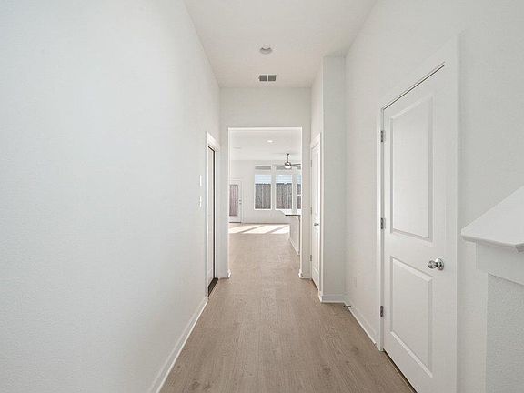 4th image of 2205 Cento Walk