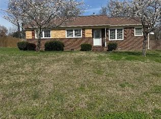 3104 Woodview Dr, High Point, NC 27265