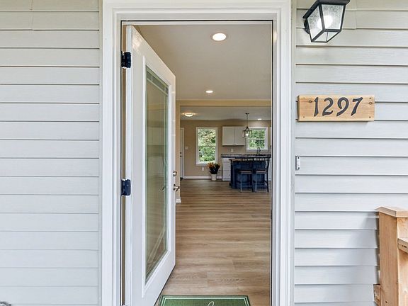 3rd image of 1297 Buncombe Rd