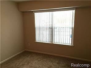 5th image of 49273 E Woods Dr