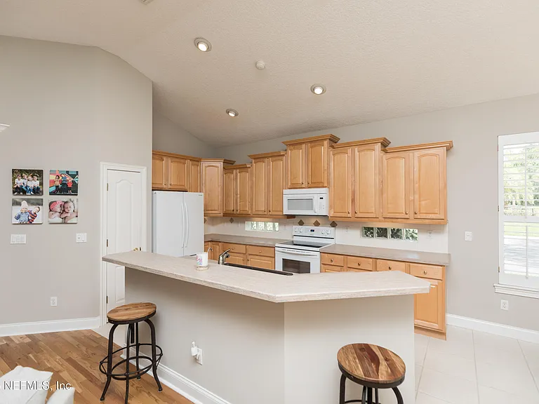 212 Island Green Dr — Photo 15
