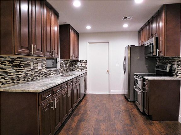 4th image of 1800 Hallcrest Dr