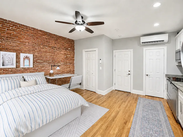 472 E 4th St #3 — Photo 3