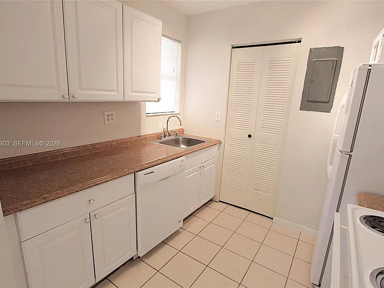 656 NW 114th Ave #103 — Photo 7