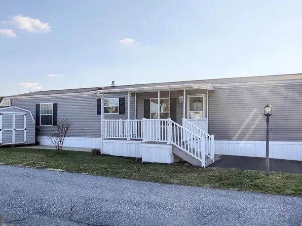 34 N Green Acres Cir, Akron, PA 17501