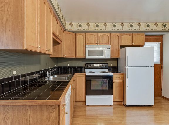 5th image of 402 W Jackson St #402
