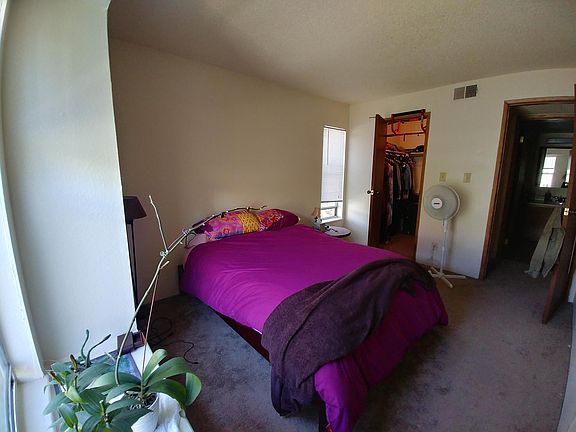 Master bedroom w/ walk in closet