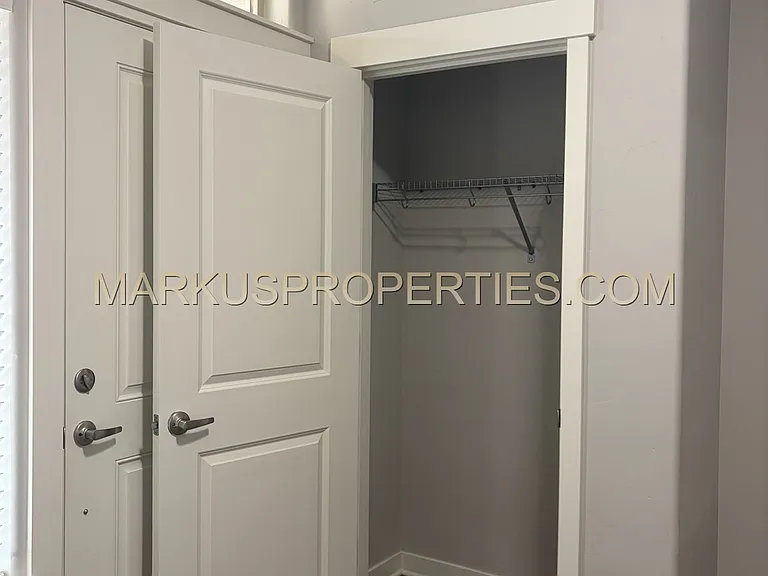 5231 SE Davis Rd — Photo 2