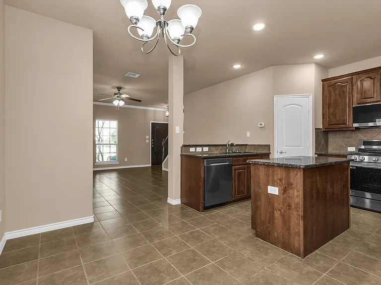4924 Stray Creek Ln — Photo 12