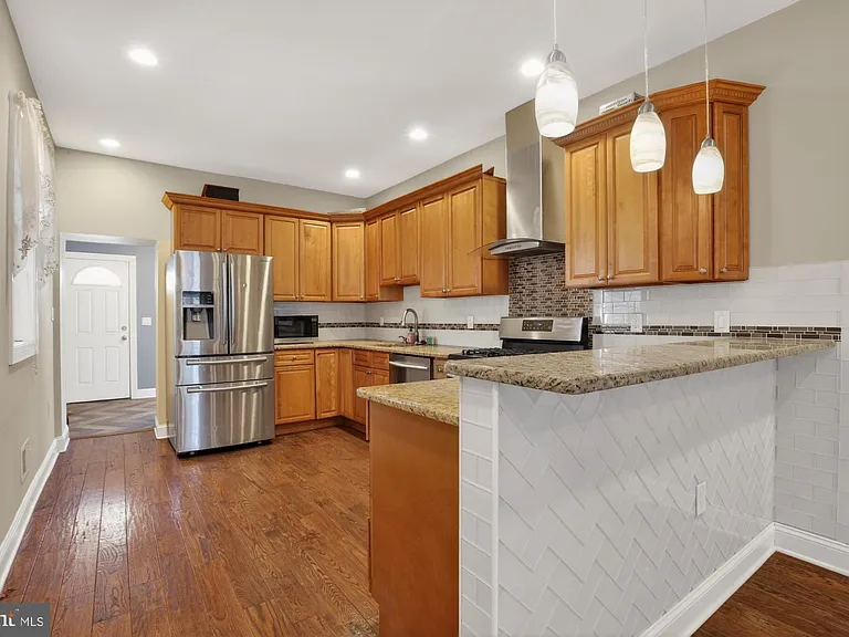 3408 Richmond St — Photo 7