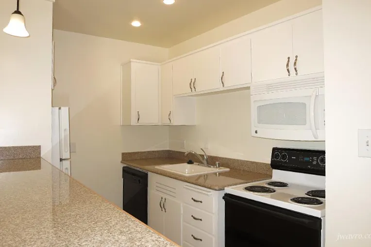 2261 Sacramento St #106 — Photo 3