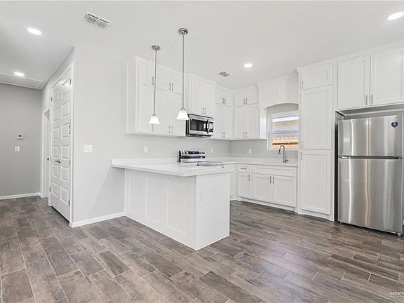 3rd image of 509 N Alexandrite Ave