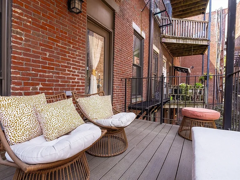 31 Hanson St #3 — Photo 16
