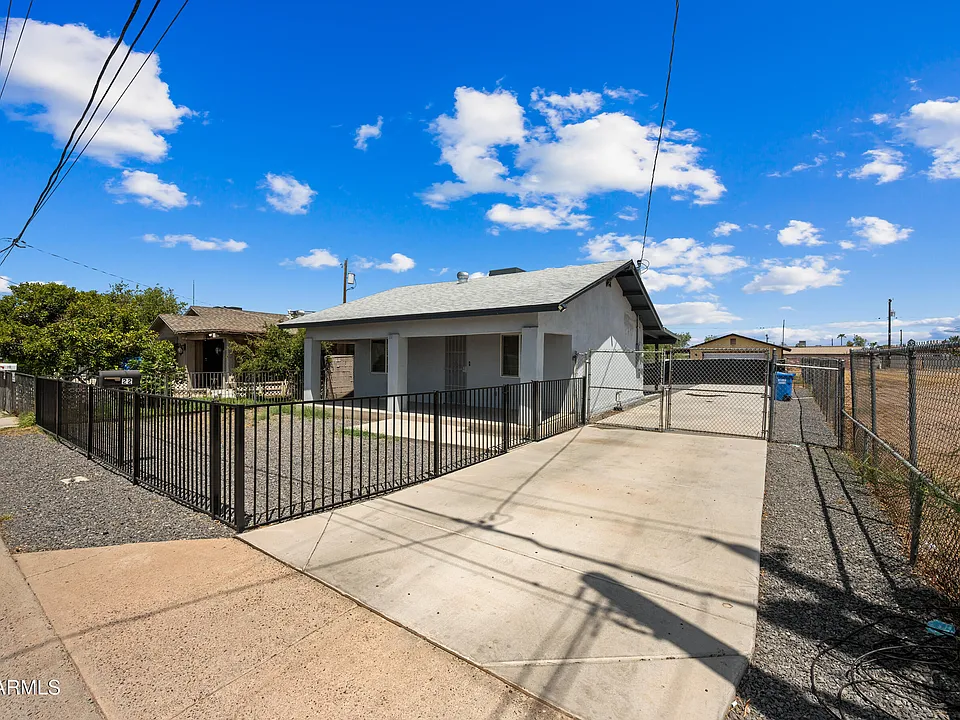 22 E Riverside St