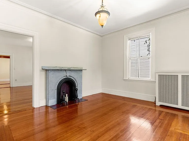 7 Burr St #1 — Photo 4