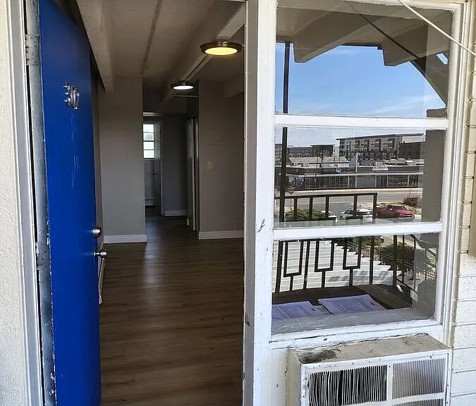1960 Dallas St #302 — Photo 1
