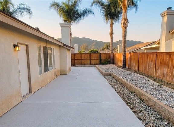 3rd image of 21911 Heliotrope Ln