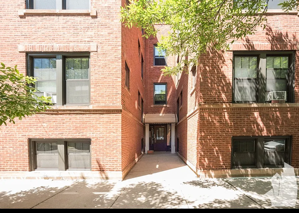 2612 W Gunnison St #1