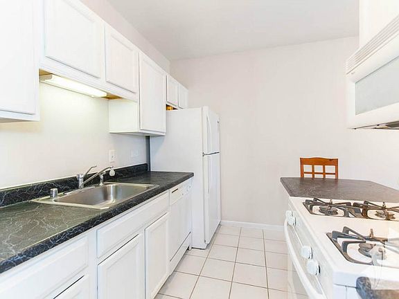4th image of 630 N State St #2401JF