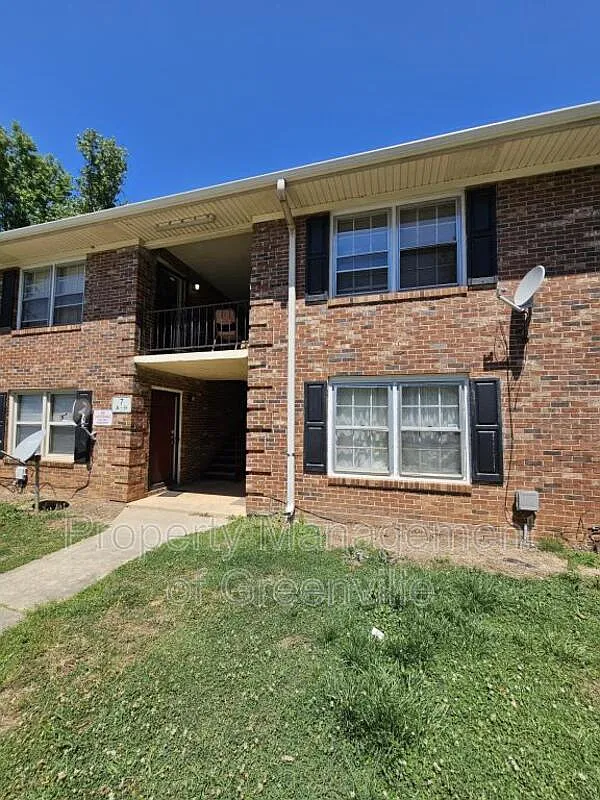 1 bed, 1.0 bath, 810 sqft, $799 — Photo 1