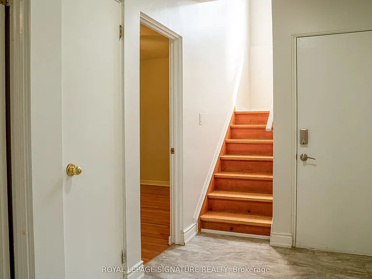42 Kingsview Blvd — Photo 12
