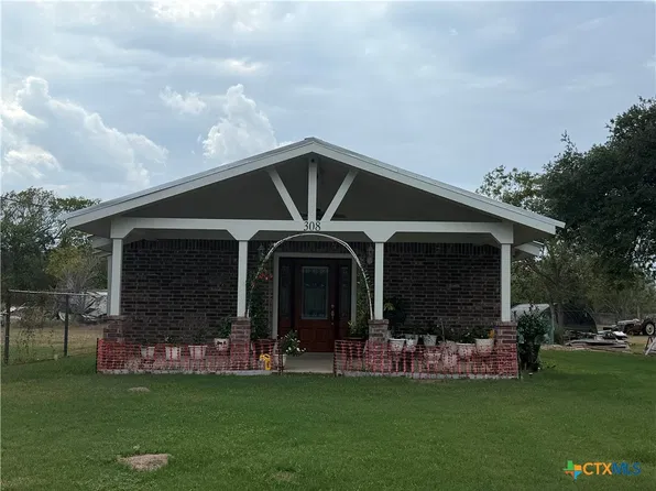 308 Nash St, Cuero, TX 77954