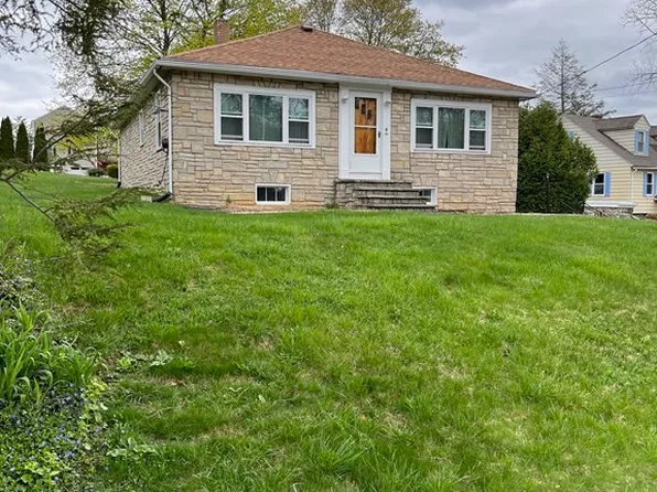 6 Fairview Park Rd, Sturbridge, MA 01566