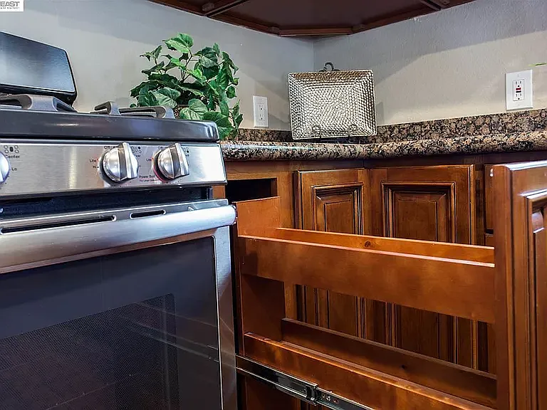 1529 Mitchell Ave — Photo 4