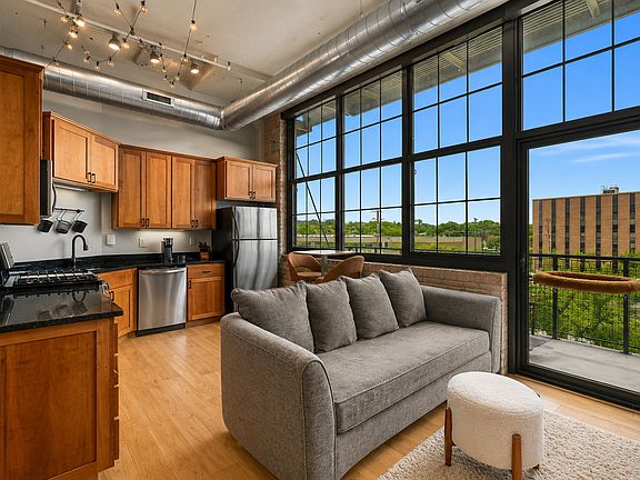 3rd image of 1901 E Hennepin Ave Unit 306