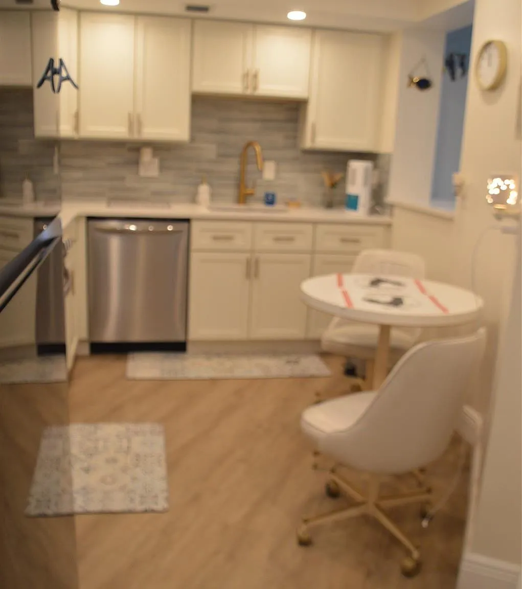1 bed, 1.5 bath, 1071 sqft, $2,100 — Photo 4