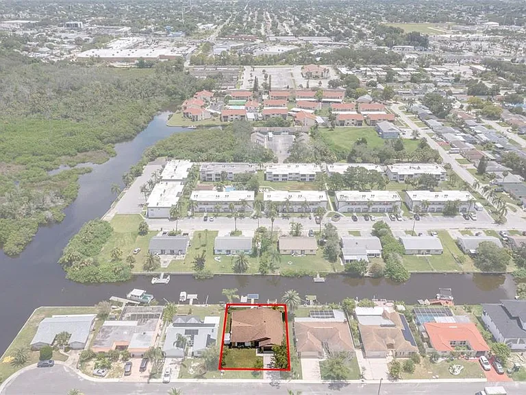 9910 Island Harbor Dr #A — Photo 2