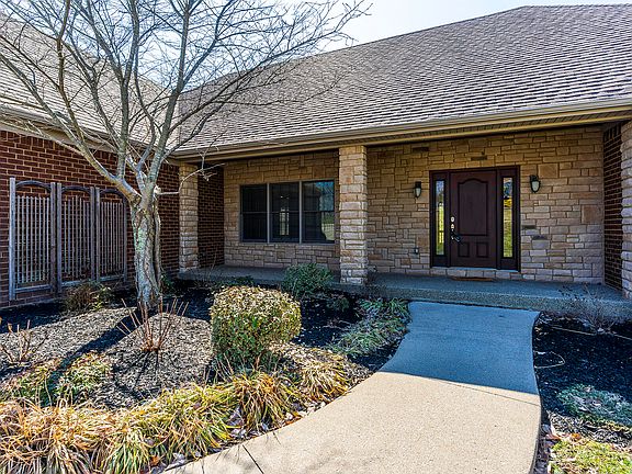 3rd image of 306 Apricot Ct