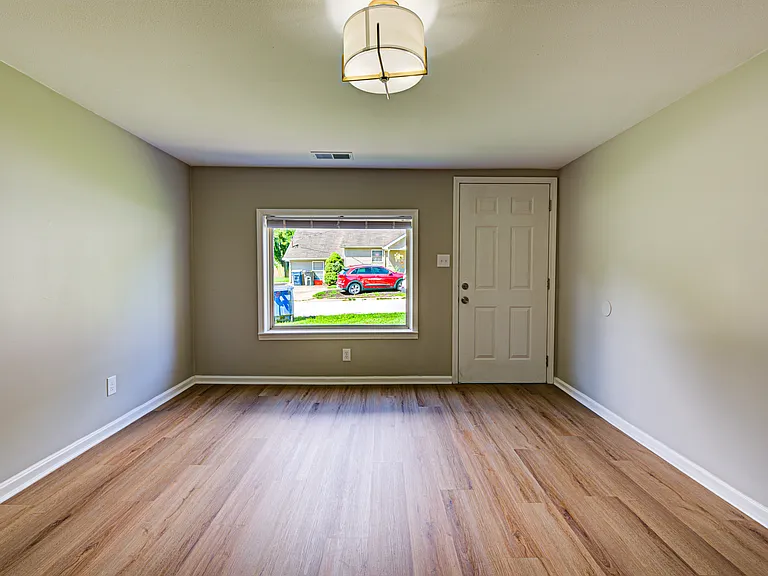241 Kahl Ct — Photo 16